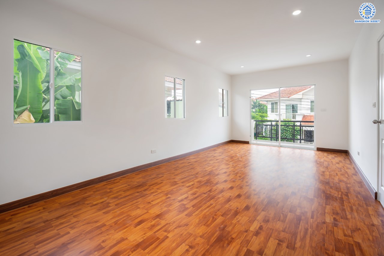 บ้านมือสองตกแต่งใหม่ หลังใหญ่ ม.ภัสสร14 บางใหญ่ ดีไซน์ทันสมัย เนื้อที่ 51.5 ตร.ว. รองรับทุกความสุข ฟังก์ชัน 3 ห้องนอน 2 ห้องน้ำ 2 ที่จอดรถ บนทำเลศักยภาพ ใกล้เซ็นทรัลเวสต์เกต ทางด่วน "ศรีรัช" และรถไฟฟ้าสายสีม่วง "สถานีตลาดบางใหญ่"